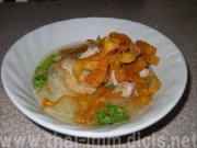 タイ料理を楽しむ