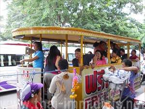 サンデーマーケットを楽しむ サンデーマーケットを楽しむ