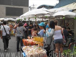 サンデーマーケットを楽しむ サンデーマーケットを楽しむ